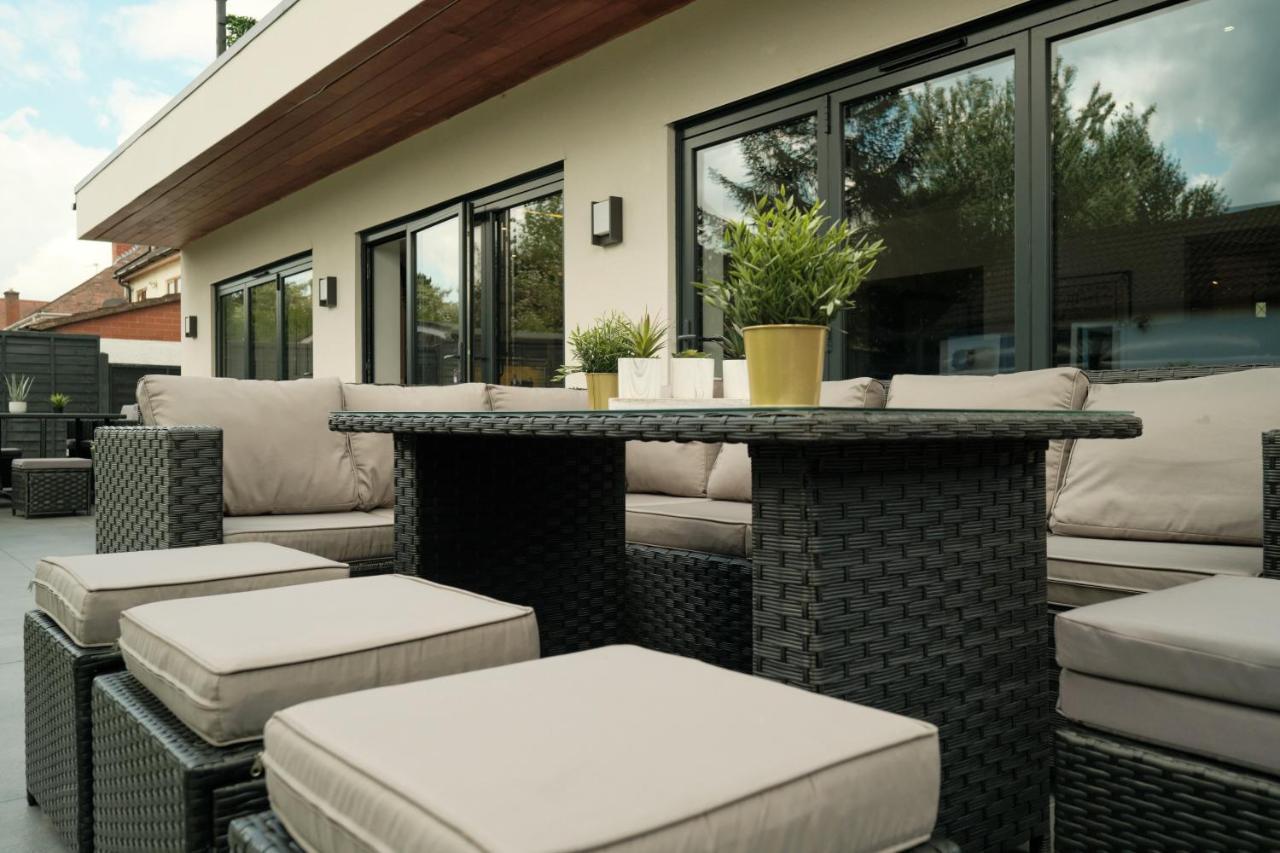 Modern Spacious House - Sleeps 16, Free Parking, Sun Terrace Nuneaton Eksteriør bilde