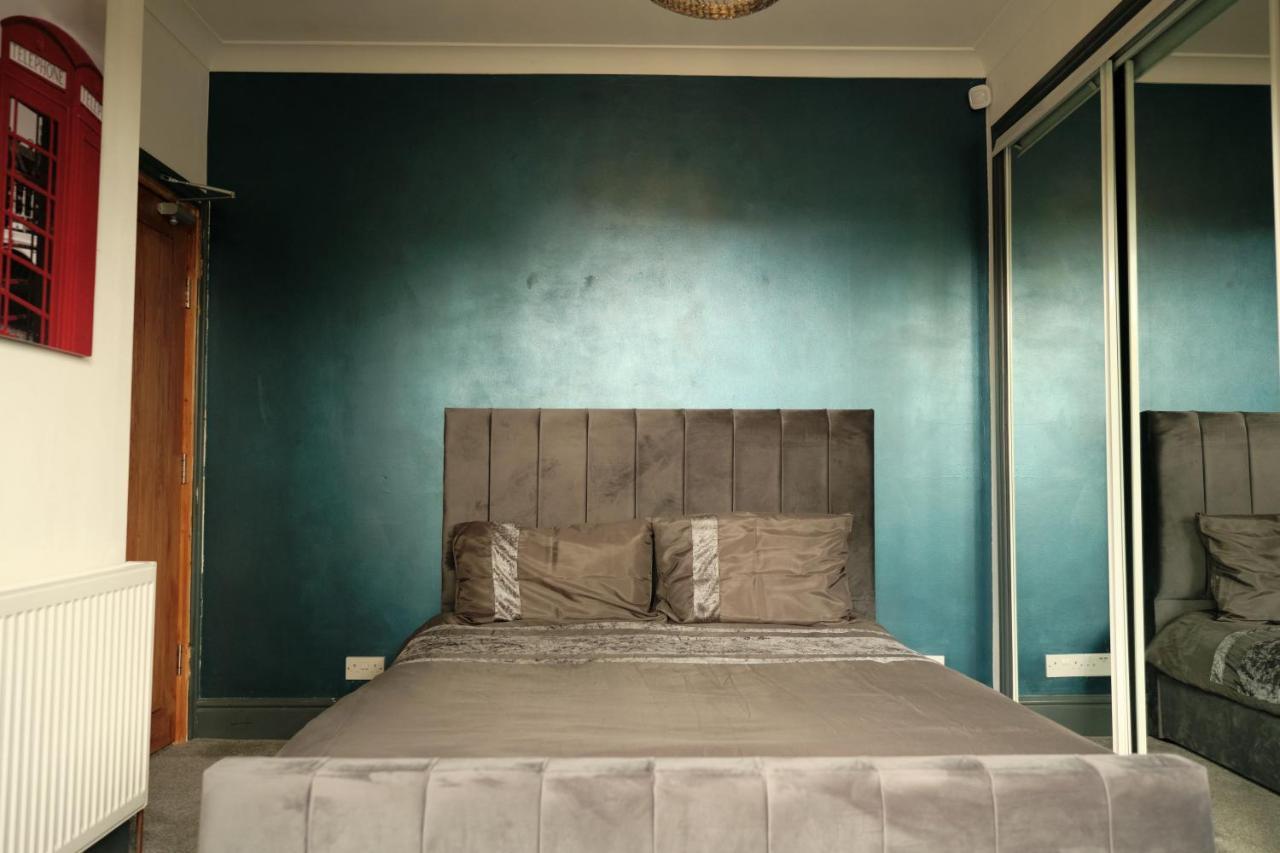 Modern Spacious House - Sleeps 16, Free Parking, Sun Terrace Nuneaton Eksteriør bilde