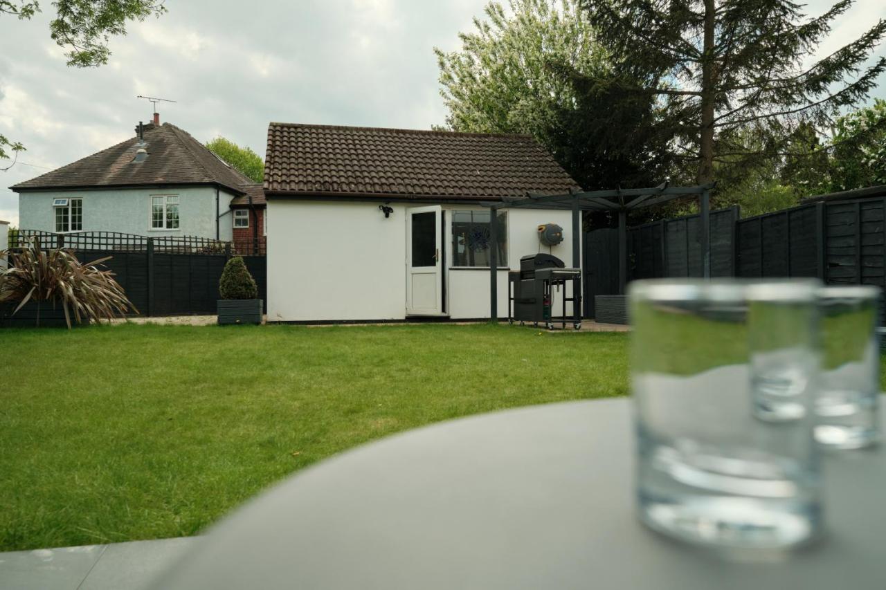Modern Spacious House - Sleeps 16, Free Parking, Sun Terrace Nuneaton Eksteriør bilde
