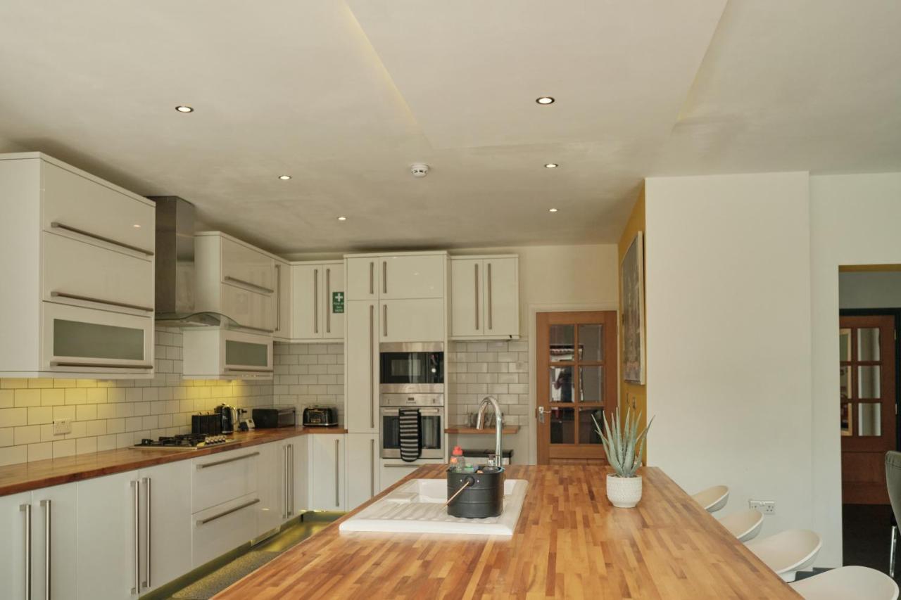 Modern Spacious House - Sleeps 16, Free Parking, Sun Terrace Nuneaton Eksteriør bilde