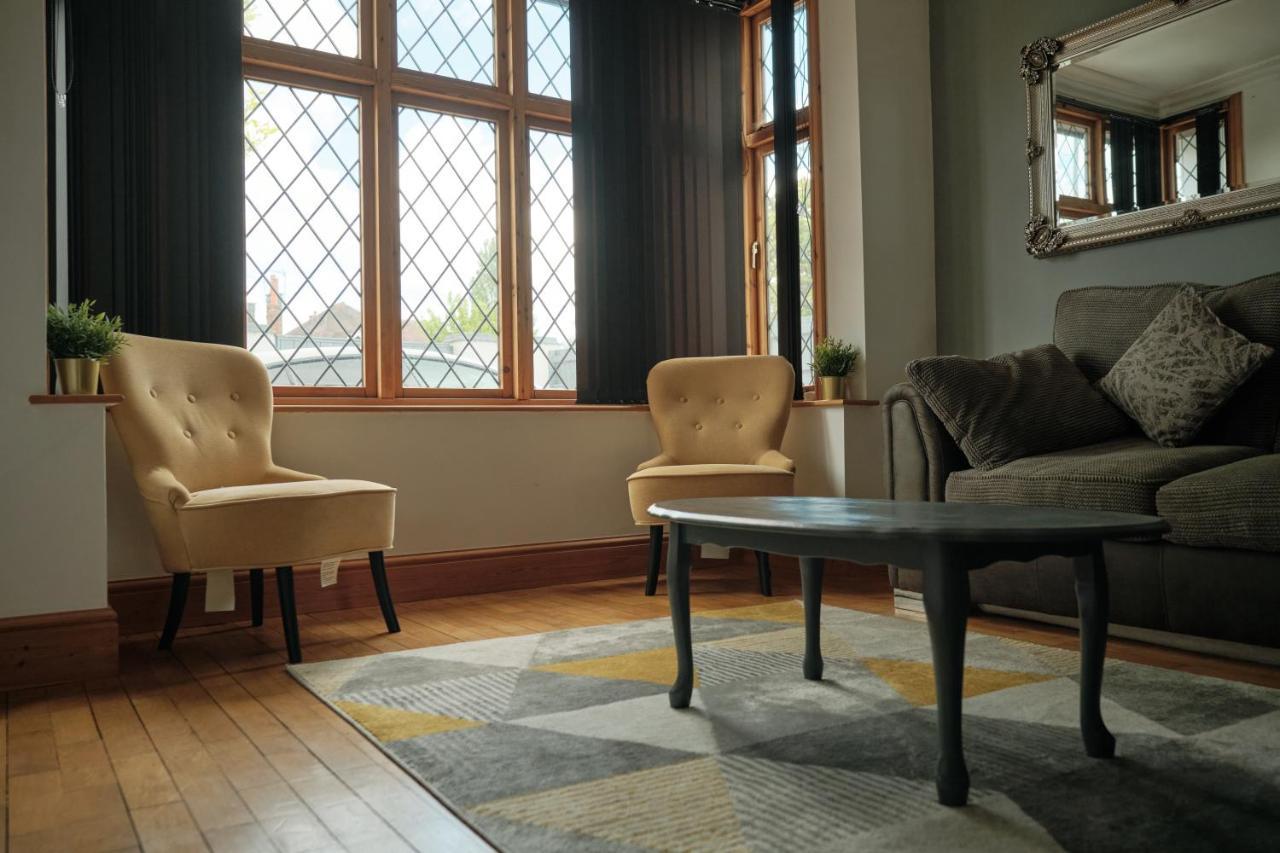 Modern Spacious House - Sleeps 16, Free Parking, Sun Terrace Nuneaton Eksteriør bilde