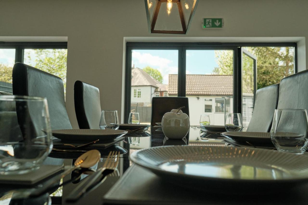 Modern Spacious House - Sleeps 16, Free Parking, Sun Terrace Nuneaton Eksteriør bilde