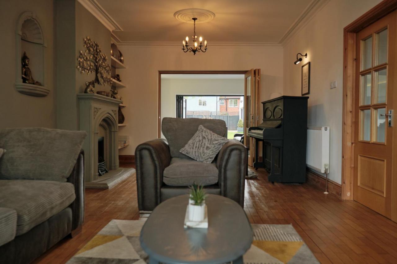 Modern Spacious House - Sleeps 16, Free Parking, Sun Terrace Nuneaton Eksteriør bilde