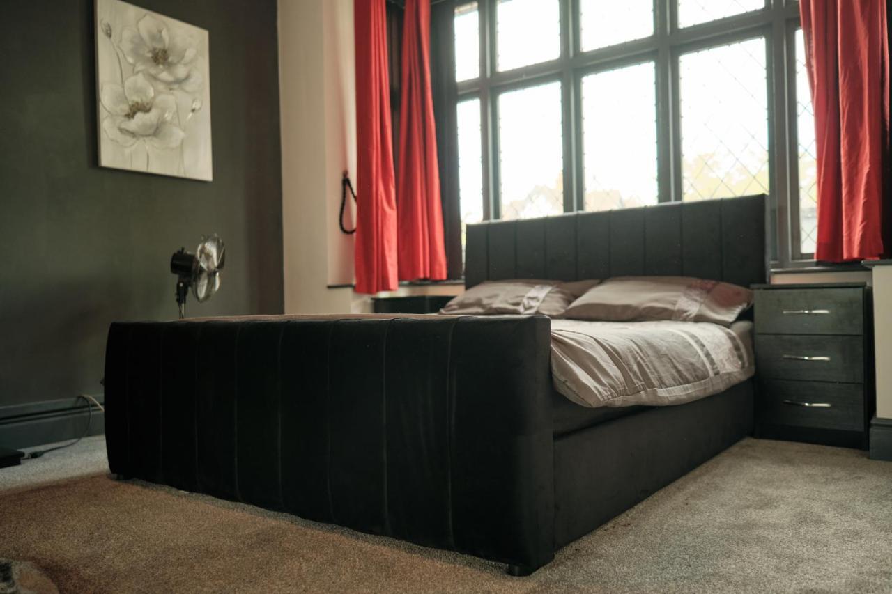 Modern Spacious House - Sleeps 16, Free Parking, Sun Terrace Nuneaton Eksteriør bilde