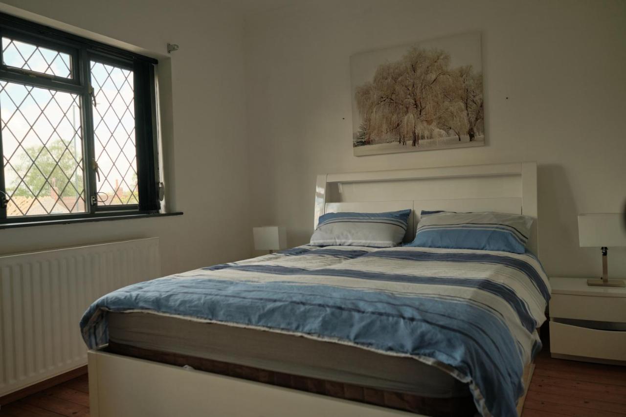 Modern Spacious House - Sleeps 16, Free Parking, Sun Terrace Nuneaton Eksteriør bilde